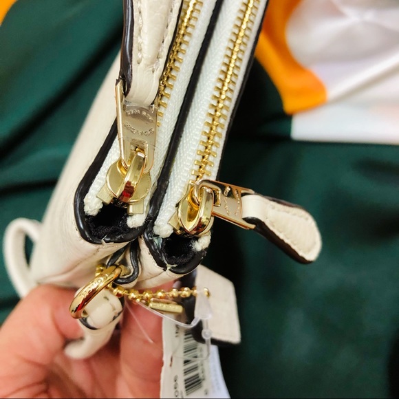 NEW Authentic Coach Soft Leather Large Wristlet - Picture 4 of 12